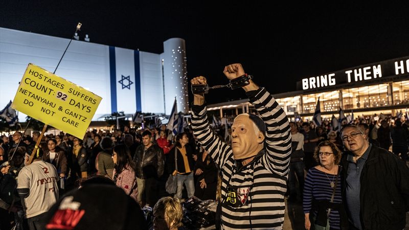 Tel Aviv'de Netanyahu karşıtı gösteri: Bizi aptallar yönetiyor