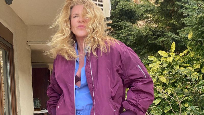 Mazhar Alanson'un eşi Biricik Suden kalça kasını gösterdi