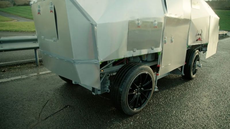 Dünyanın ilk yapay zekalı yol onarım aracı test ediliyor