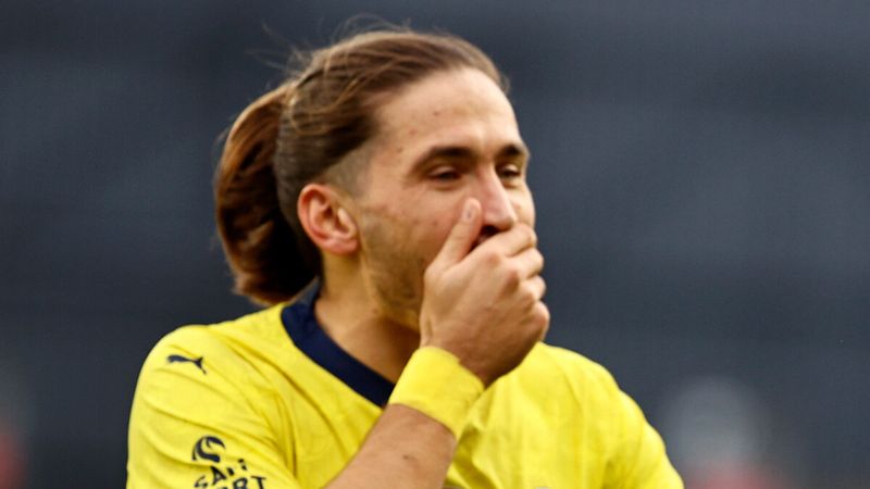 Fenerbahçe'de değişiklik! Sakatlanan Miguel Crespo ilk 11'de yok