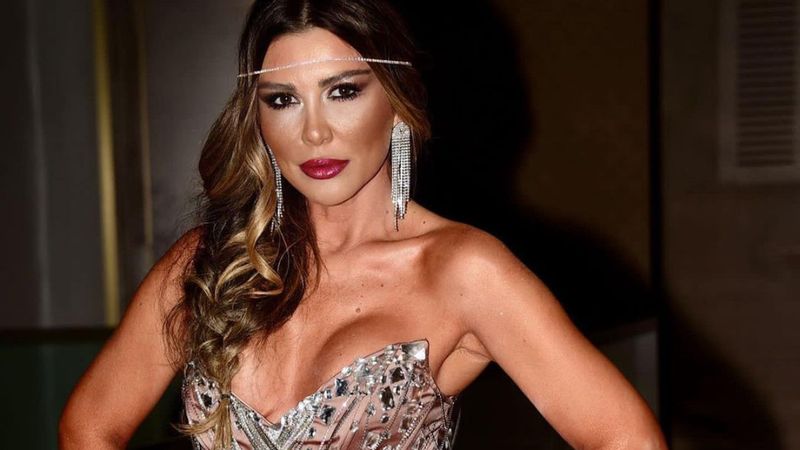 Selen Görgüzel sırt dekolteli elbisesiyle sınırları zorladı! O kareye yorum yağdı...