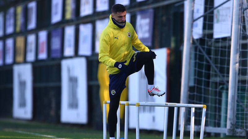 Fenerbahçe'de Rade Krunic, ilk idmanına çıktı