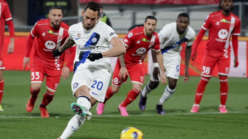 Hakan Çalhanoğlu, İtalya'ya damga vuruyor