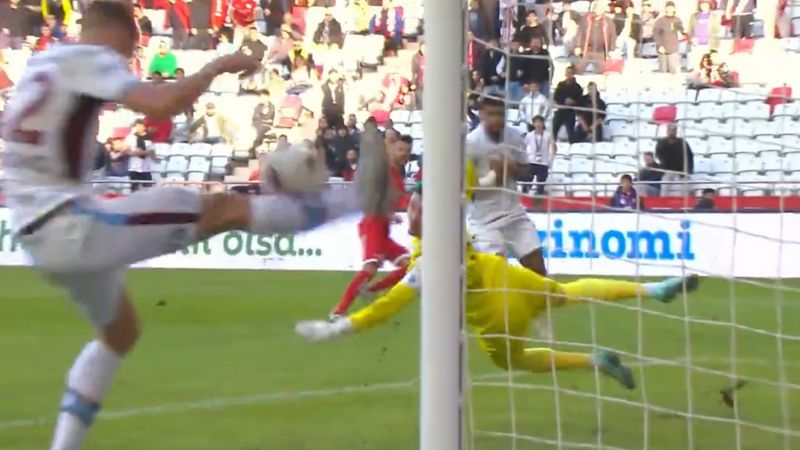 Antalyaspor karşısında Filip Benkovic'ten inanılmaz müdahale