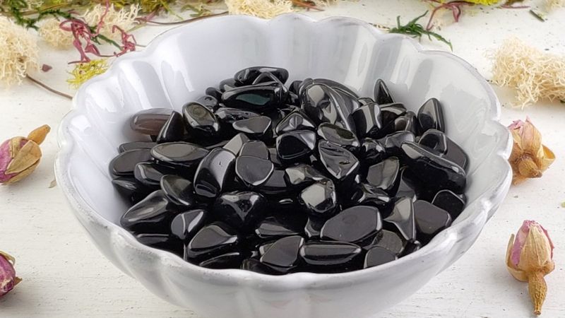 Bu taşı varislere sürün, yok olduğunu görün...