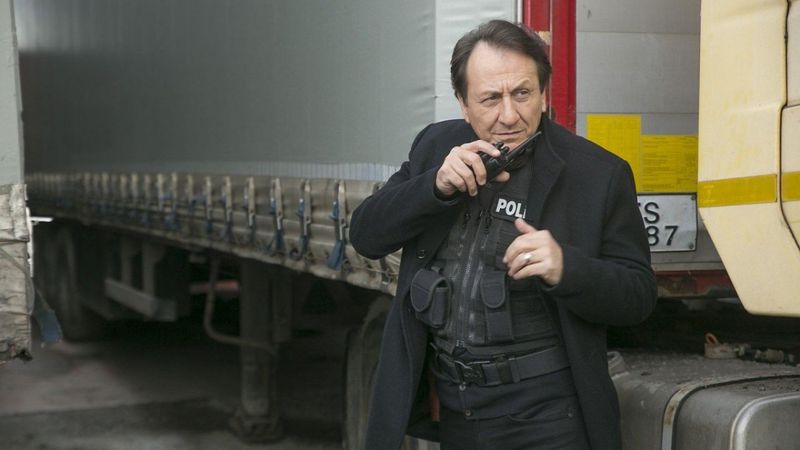 Arka Sokaklar’ın Hüsnü’sü aşkı Çocuklar Duymasın setinde bulmuş! Hüsnü Çoban’ın eşi bakın kimmiş…