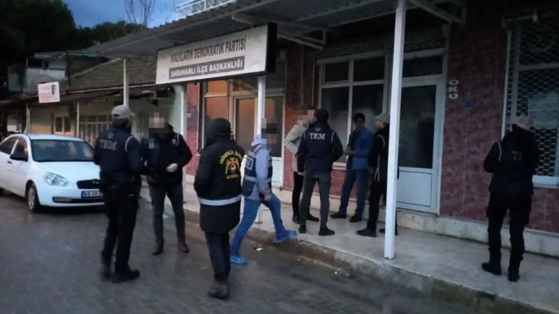 Manisa'da DEM Parti binasına terör operasyonu: 7 gözaltı