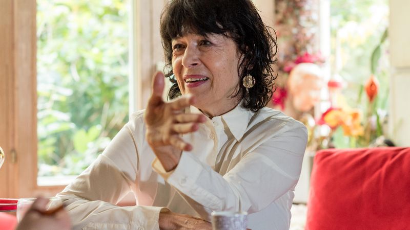 Monika Helfer, büyüleyici bir içtenlik ve dürüstlükle yazdığı Baba romanıyla aile hikayesini anlatıyor