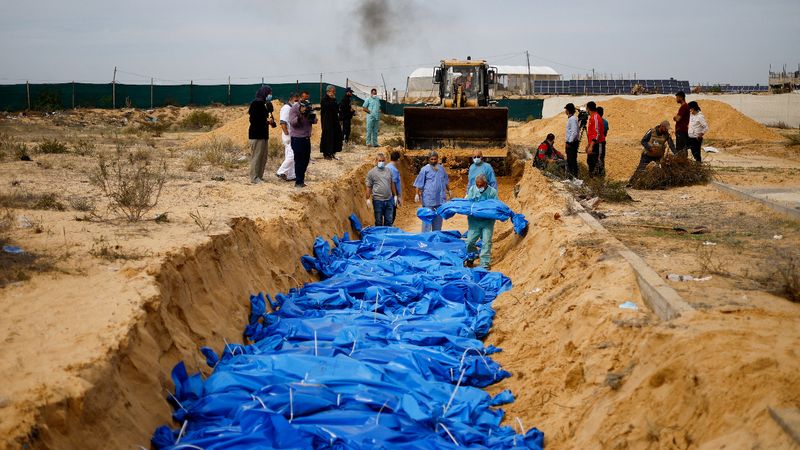 İsrail ordusu doğruladı.: Gazze'de mezarları açtık