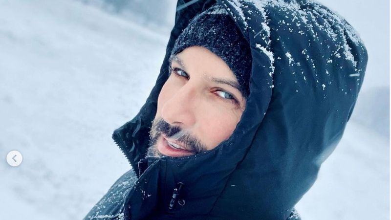 Megastar Tarkan ailesiyle verdiği pozu paylaştı: 