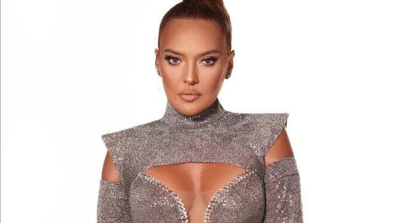 Demet Akalın, Okan Kurt'un üstsüz fotoğrafını yayınladı: 