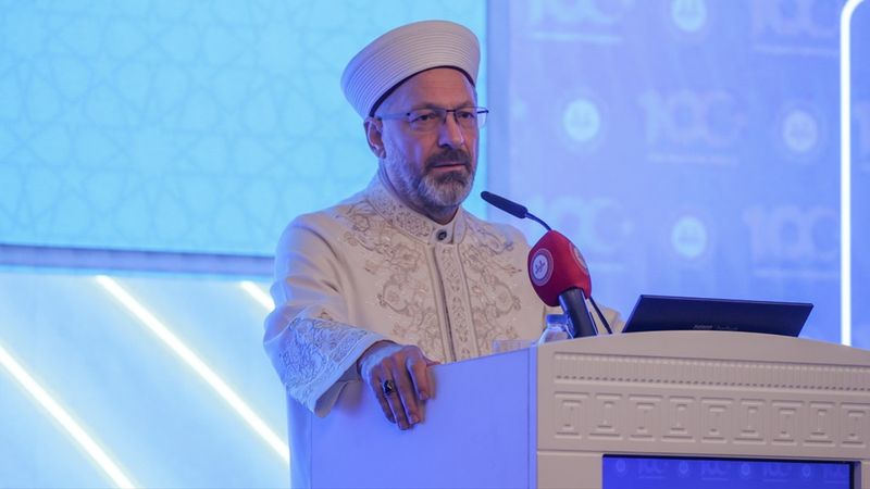 Ali Erbaş: Dijital dünyayla aramızı sürekli güncel tutmak zorundayız