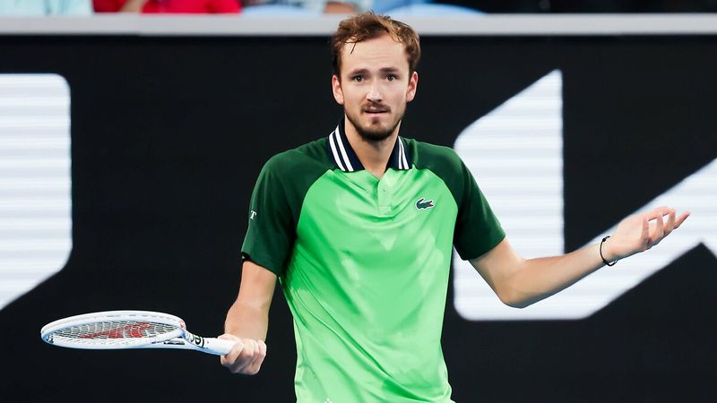 Yaklaşık 4 saat süren maçta kazanan Daniil Medvedev