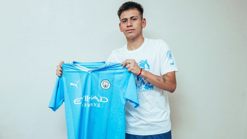 Manchester City, Claudio Echeverri'yi renklerine bağladı