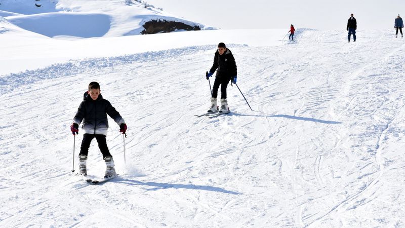 Bitlis'te snowboard keyfi: Yarıyılda en çok çocuklar eğlendi