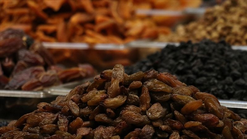 Türkiye 2024'te 1,8 milyar dolarlık kuru meyve ihracatı hedefliyor