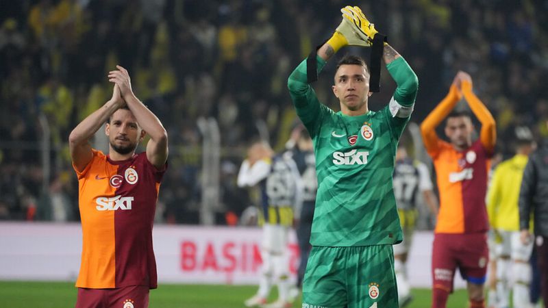 Galatasaray'da Dries Mertens ve Fernando Muslera kararı