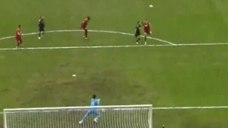 Beşiktaş'ın kazandığı penaltı, VAR kontrolü sonrasında iptal edildi