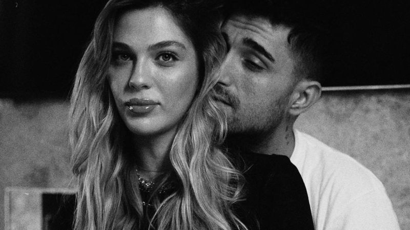 İbrahim Tatlıses'in gelini Yasemin Şefkatli ikizlerden birini gösterdi: 'Sarı kafalar'