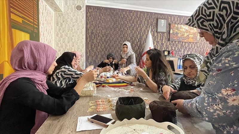 3'te 1'i Devlet'ten! Ev hanımları ne kadar prim ödeyecek? Prim desteği başladı mı, kaç TL?