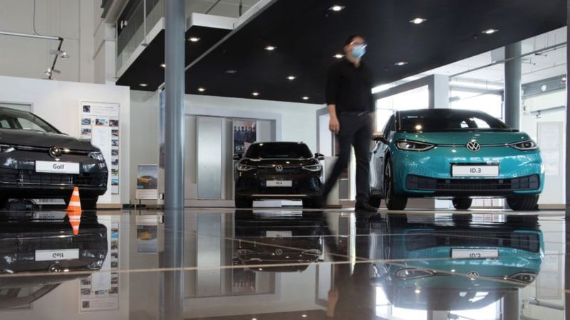 Yüksek fiyatlar, yetersiz şarj ağı: Almanya'da elektrikli satışları düşecek