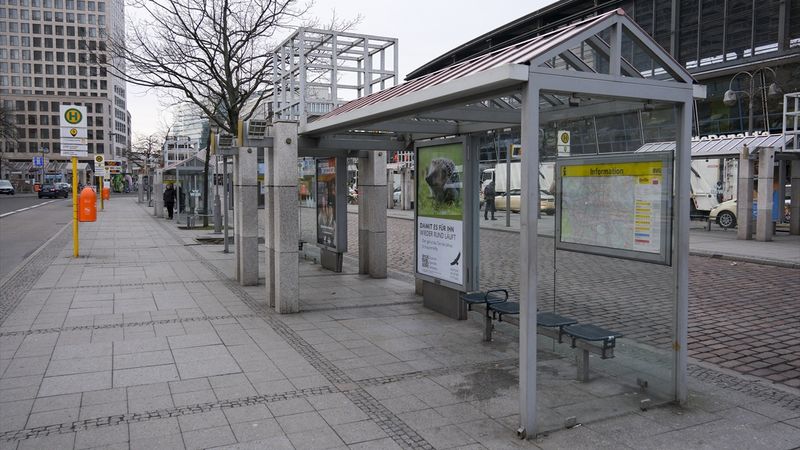 Yine grev: Almanya'da toplu taşıma çalışanları iş bıraktı