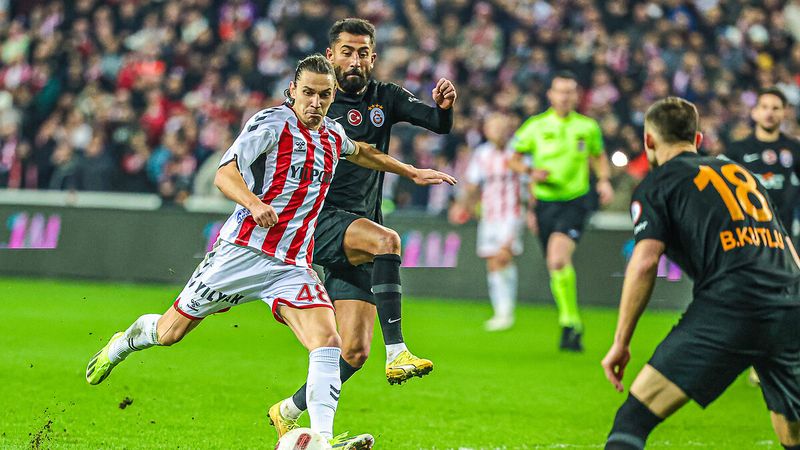 Samsunspor'dan Galatasaray maçına ilişkin açıklama: Çamur at, izi kalsın