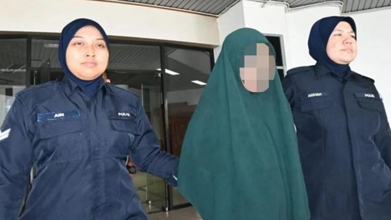 Malezya'da yetişkin filmi izleyen oğluna yaptığıyla pes dedirtti