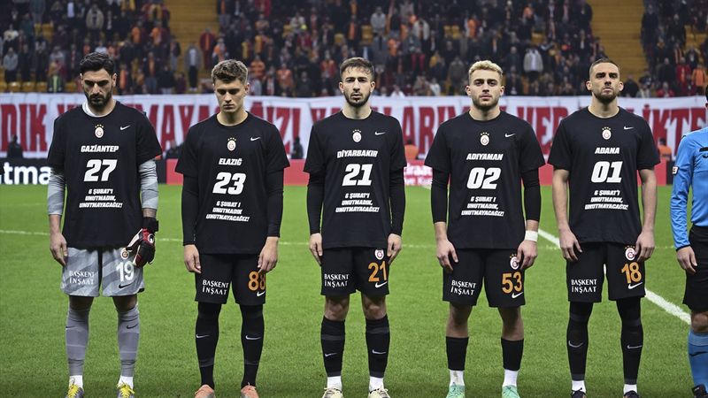 Galatasaray - Bandırmaspor maçında deprem felaketi unutulmadı