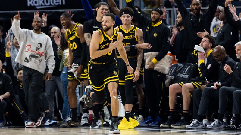 Golden State Warriors, Phoenix Suns'ı Stephen Curry'nin son saniye basketiyle yendi