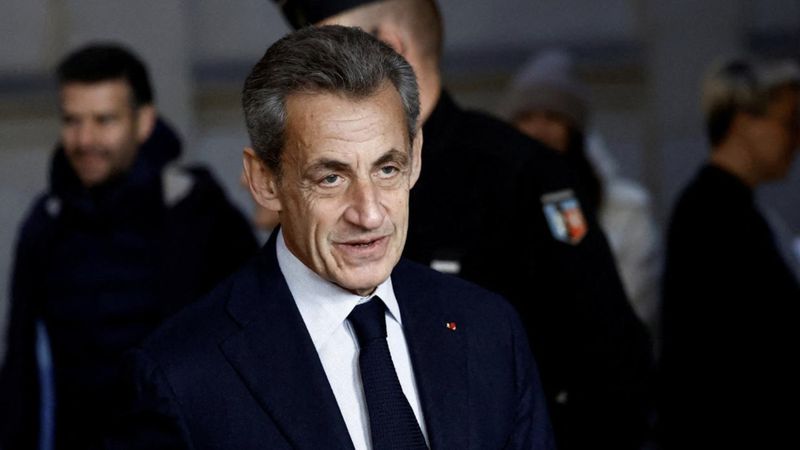 Eski Fransa Cumhurbaşkanı Sarkozy'e 1 yıl hapis cezası