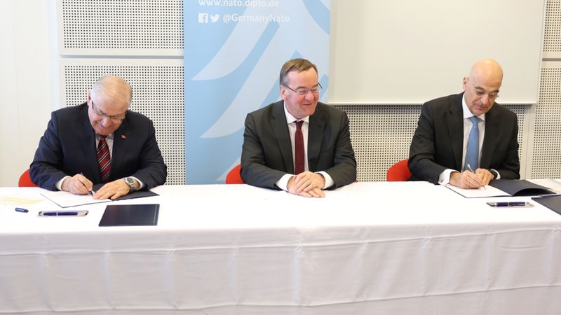 Ortak füze savunma projesi: Türkiye, Avrupa Gökyüzü Kalkanı Girişimi'ni imzaladı