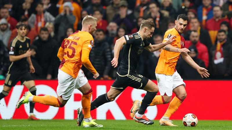 Galatasaray'a kötü haber! Victor Nelsson kırmızı kart gördü, Kaan Ayhan sakatlandı