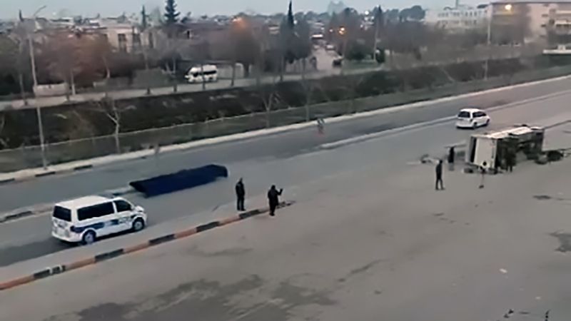 Adana'da tarım işçilerinin servisi devrildi: 15 yaralı