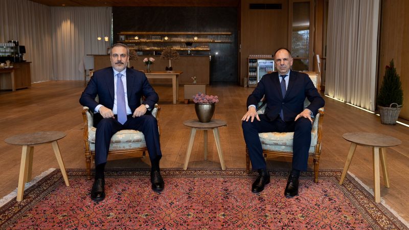 Hakan Fidan, Almanya'da Yunan mevkidaşı Yerapetritis ile görüştü