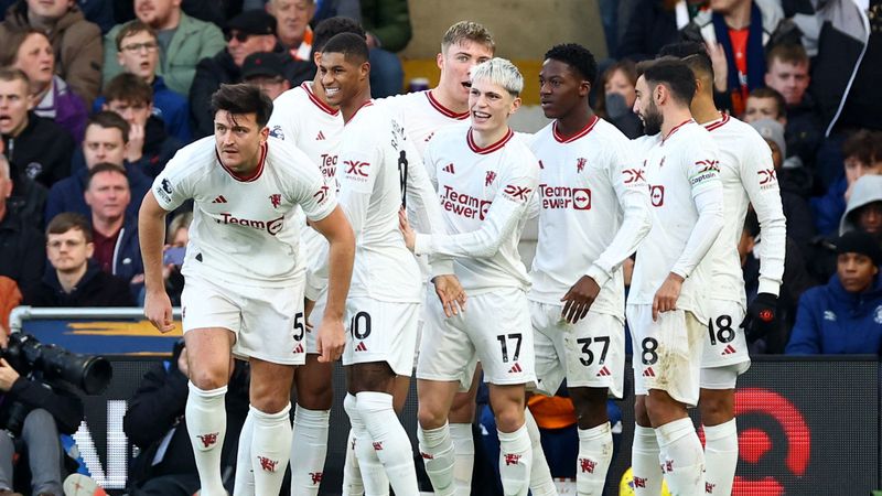 Manchester United, Luton Town deplasmanında kazandı