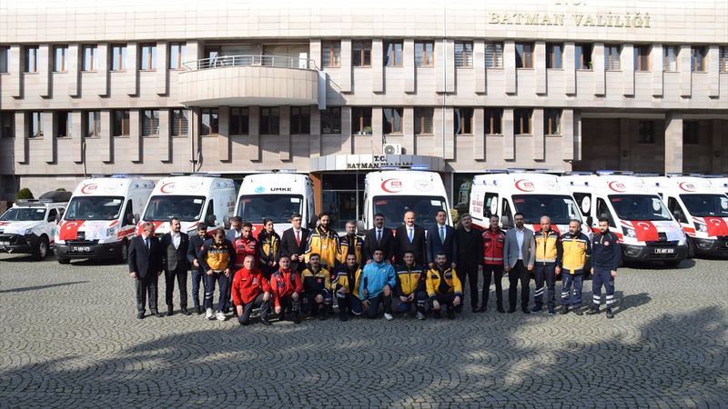 Sağlık Bakanlığı'ndan destek! Batman'a 7 ambulans ve 2 UMKE aracı gönderildi