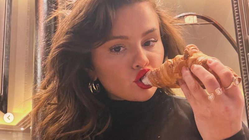 Şarkıcı Selena Gomez Paris'te! Köpük banyosu yaptığı anları yayınladı