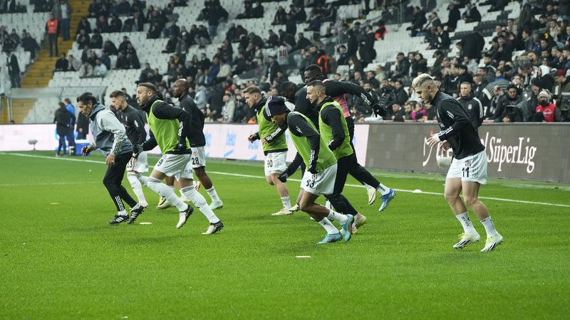 Beşiktaş'ta alarm! Galatasaray maçı öncesi 8 isim kart sınırında