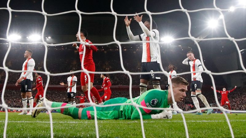 Liverpool, Luton Town'ı farklı geçti