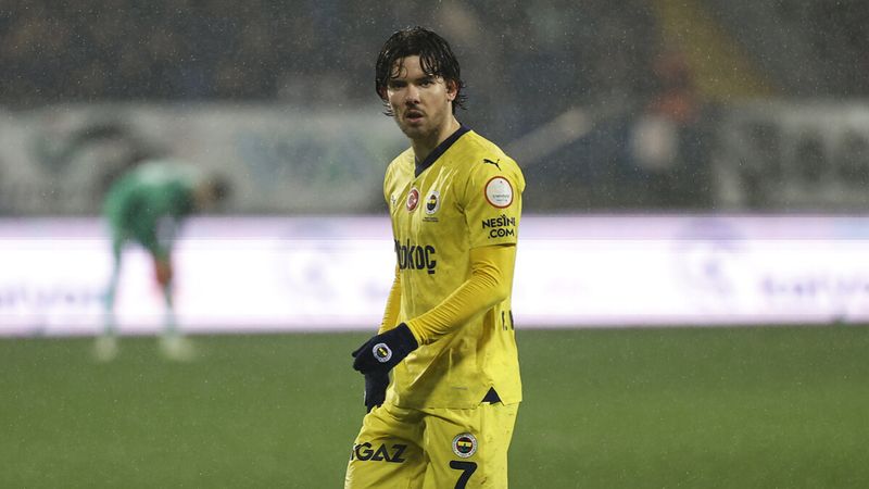 Fenerbahçe ateşi yaktı! Ferdi Kadıoğlu'nun yerine dünyaca ünlü sol bek geliyor!
