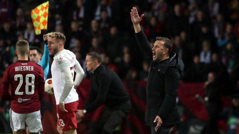 Sparta Prag maçının ardından Okan Buruk, kırmızı gördü