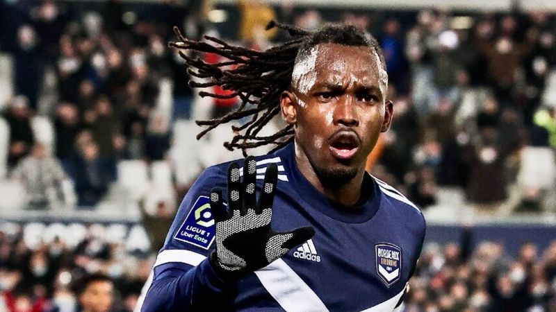 Komada tutulan Bordeaux futbolcusu Alberth Elis, ameliyat oldu