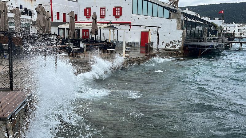 Bodrumlu balıkçılara fırtına uyarısı! Denize açılmayın