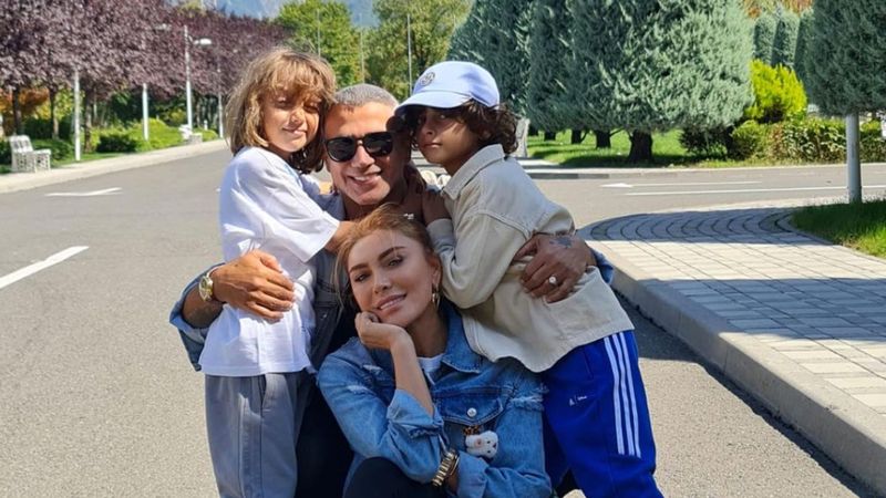 Şarkıcı Doğuş'un eşi Hoşkedem Hidayetkızı Türkiye'ye geldi