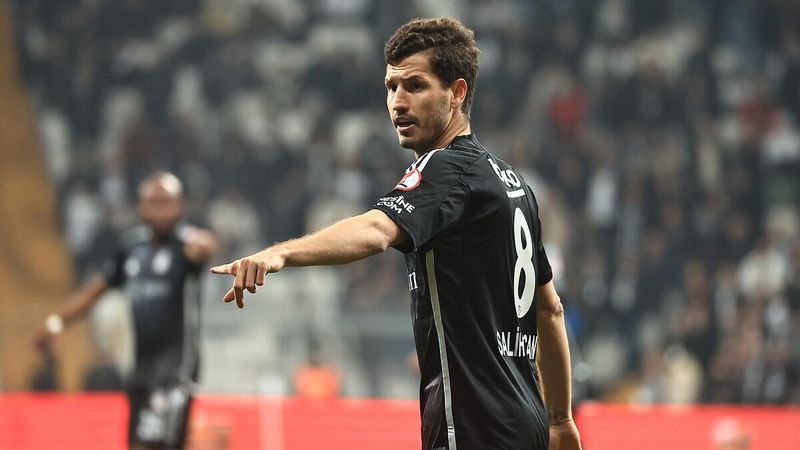 Salih Uçan, ilk 11'e golle döndü