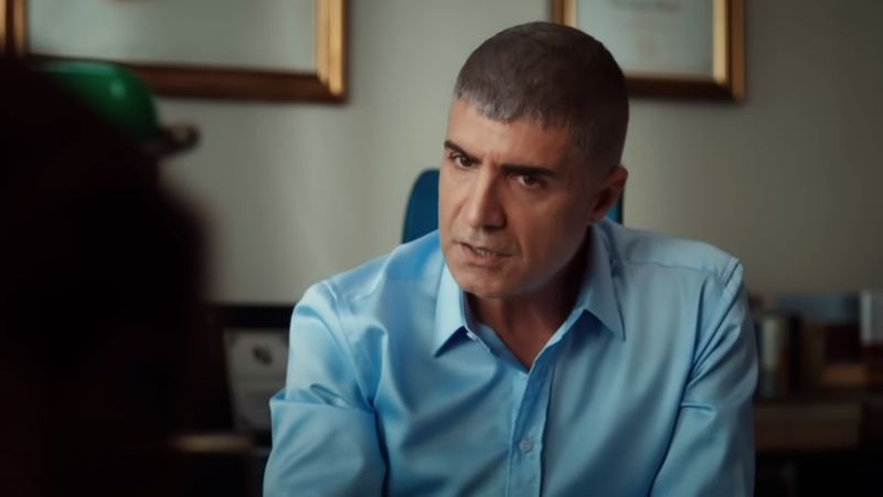 Kızıl Goncalar'ın seküler Levent'i Özcan Deniz'in kız kardeşine bakın! 