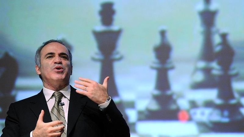 Satranç efsanesi Garry Kasparov, Rusya'da terörist listesine alındı