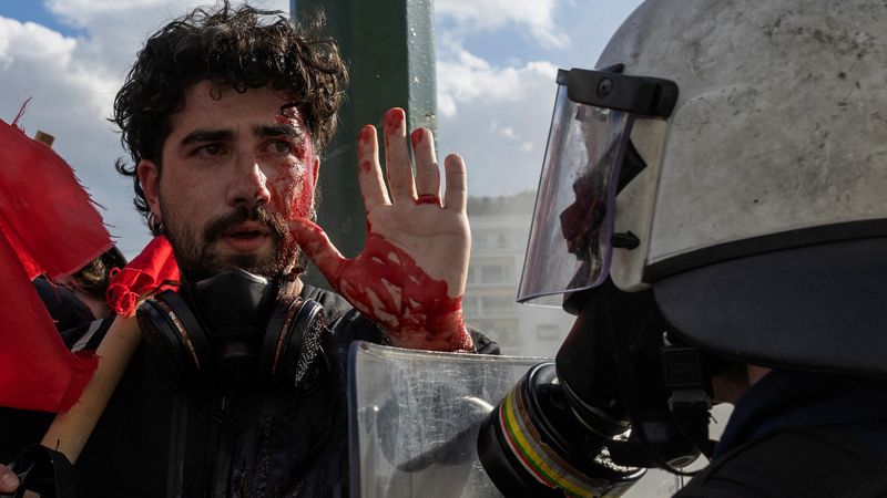 Yunanistan'da 'özel üniversite açılmasın' protestoları: 8 yaralı