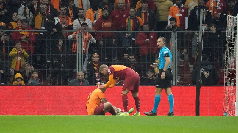 Galatasaray'da sakatlık! Kaan Ayhan oyun kenarına geldi